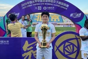 王珊珊晒多张照片庆祝北京队女超夺冠：心向荣耀 志在巅峰🥇