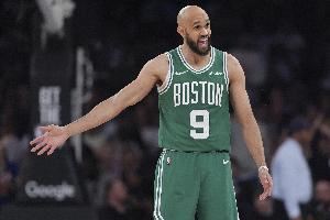 还需要找手感！怀特半场13中4&三分8中1拿到9分3板9助1断2帽