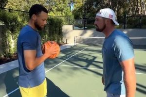 库里单挑职业高尔夫球手迅速胜出 詹姆斯评论：🤣晚安！