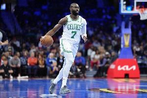  稳定火力点！杰伦-布朗半场13中6砍并列全队最高14分