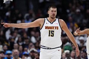  约基奇：本赛季新目标是不对判罚反应过度 把精力都集中在打球上