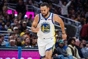  库里与安德玛分道扬镳！解说：太不可思议了 天下之大无奇不有