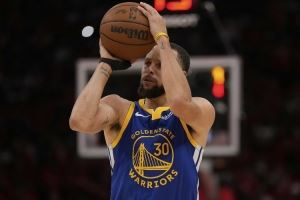  杨毅：库里的三分球纪录无人能破 他是唯一有球&无球都强的球员