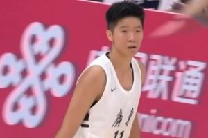  定海神针！黄思静全场得到10分12板4助1断3帽 正负值+10