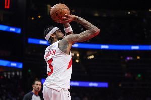  中距离命中率榜：莺歌55%第1 东契奇53.8%第2 布克4 杜兰特6 SGA7