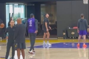  雷迪克：球队14人全员参加训练 詹姆斯文森特明日是否出战待定